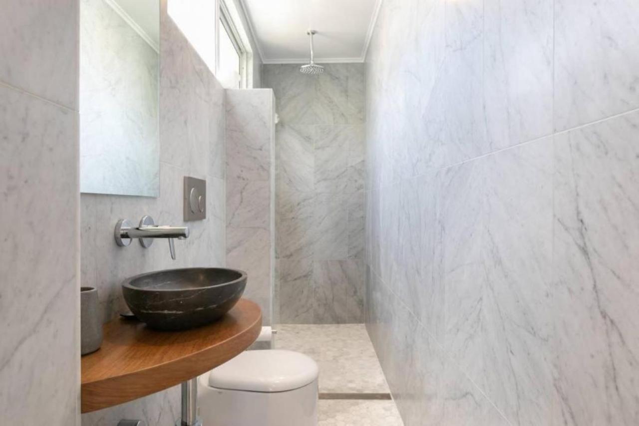 Upscale Cliffside Studio With Ocean Views North Bondi Sydney Kültér fotó