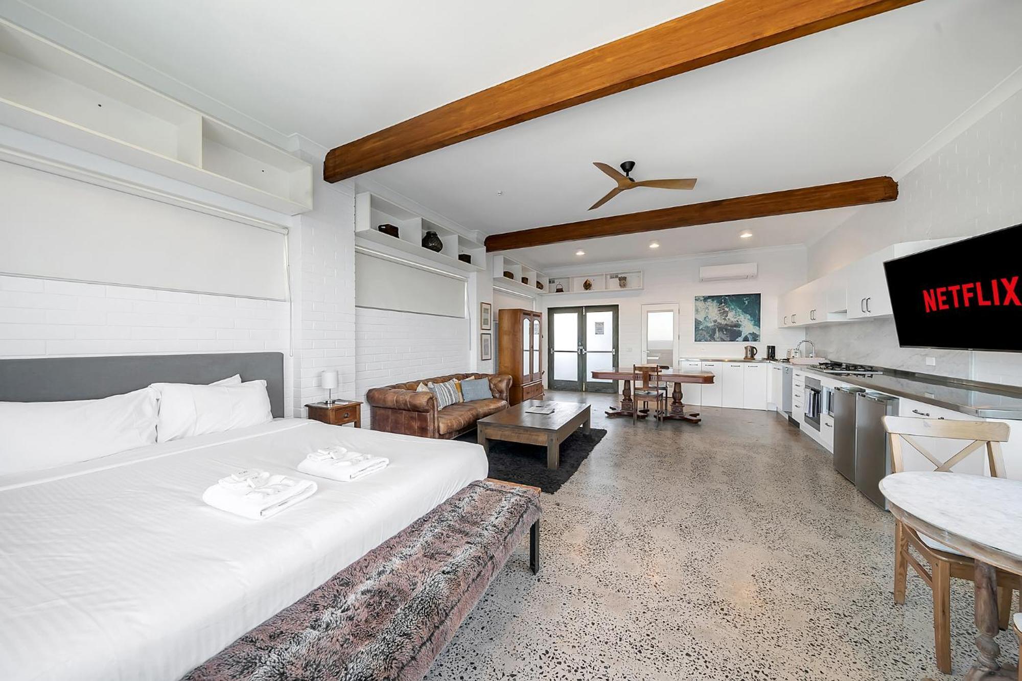 Upscale Cliffside Studio With Ocean Views North Bondi Sydney Kültér fotó